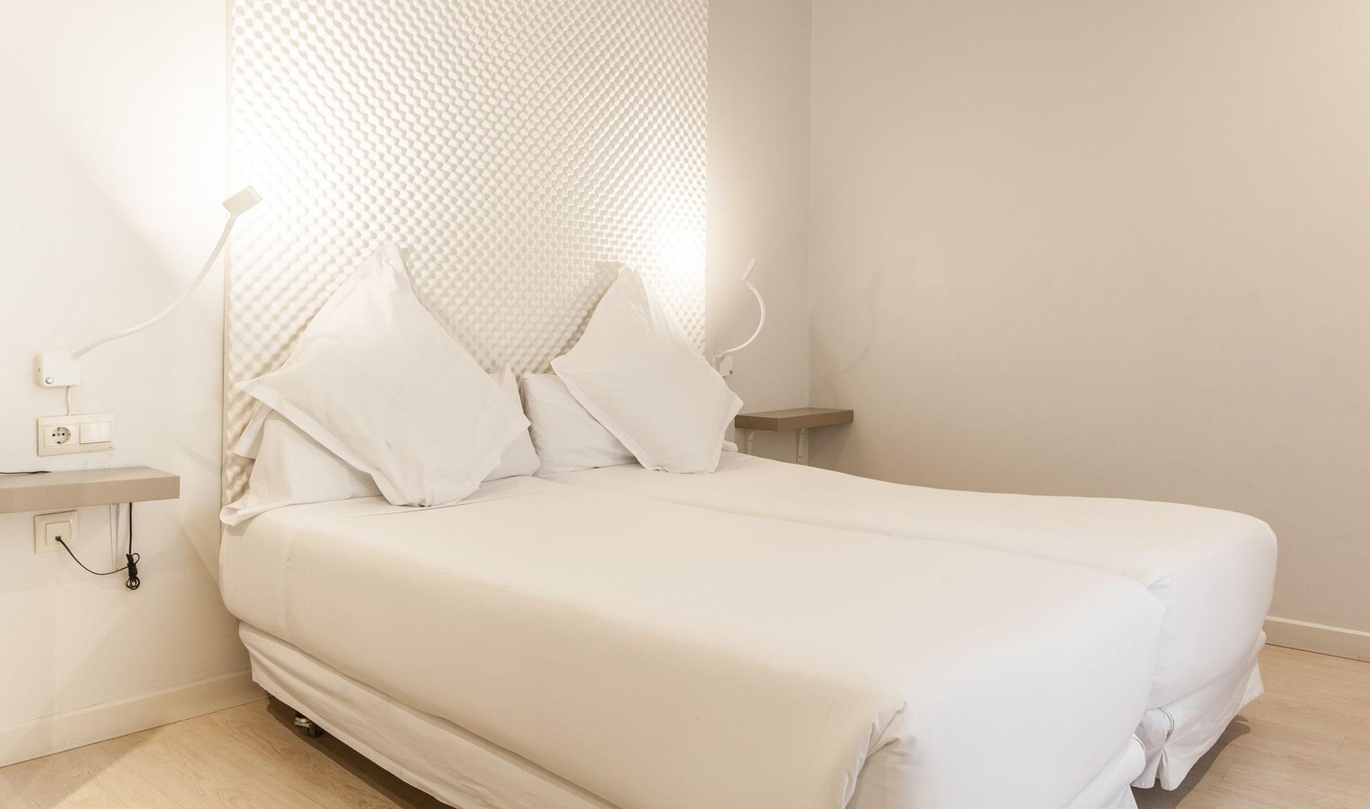 Urbansea Atocha 113 Hotel Madrid Bagian luar foto