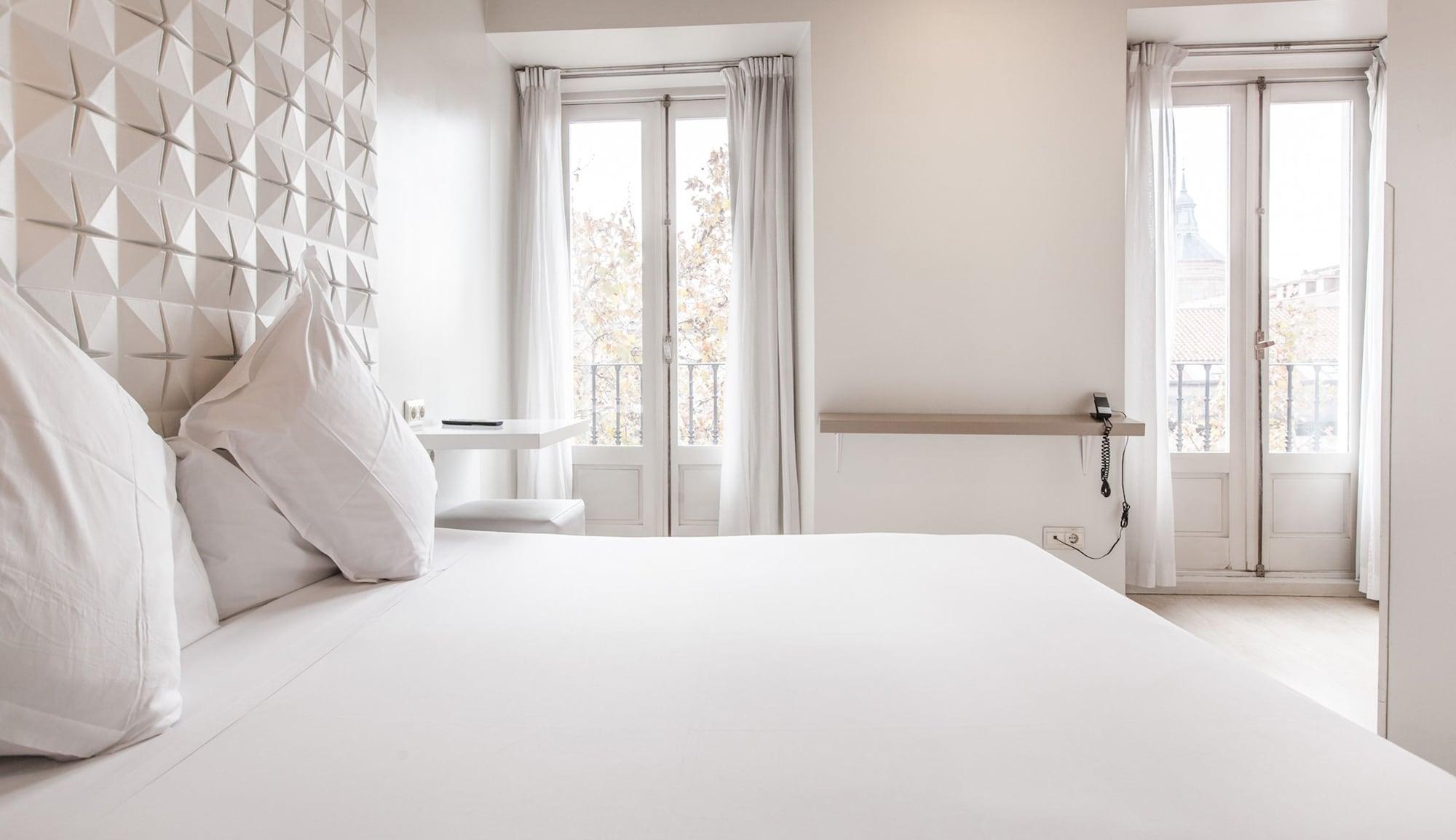 Urbansea Atocha 113 Hotel Madrid Bagian luar foto