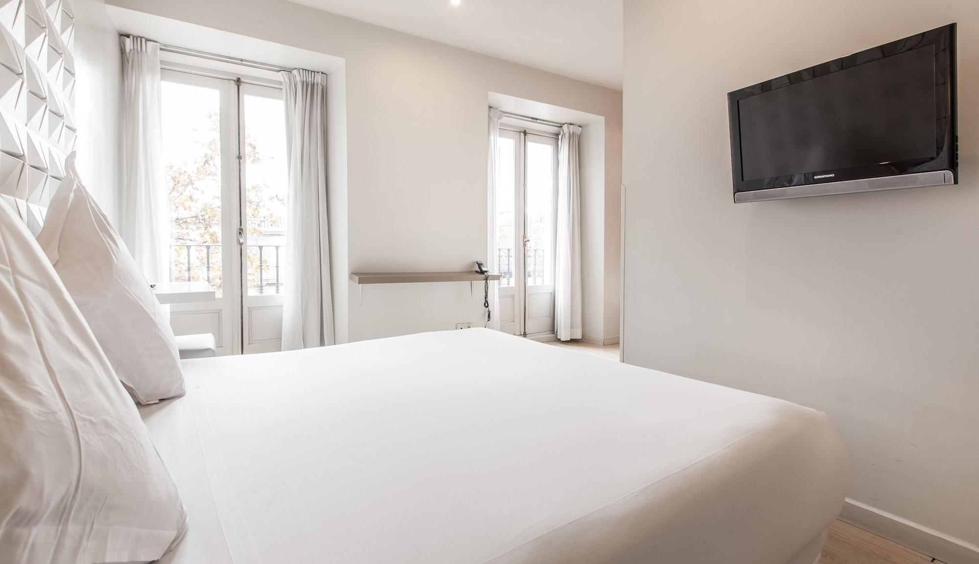 Urbansea Atocha 113 Hotel Madrid Bagian luar foto